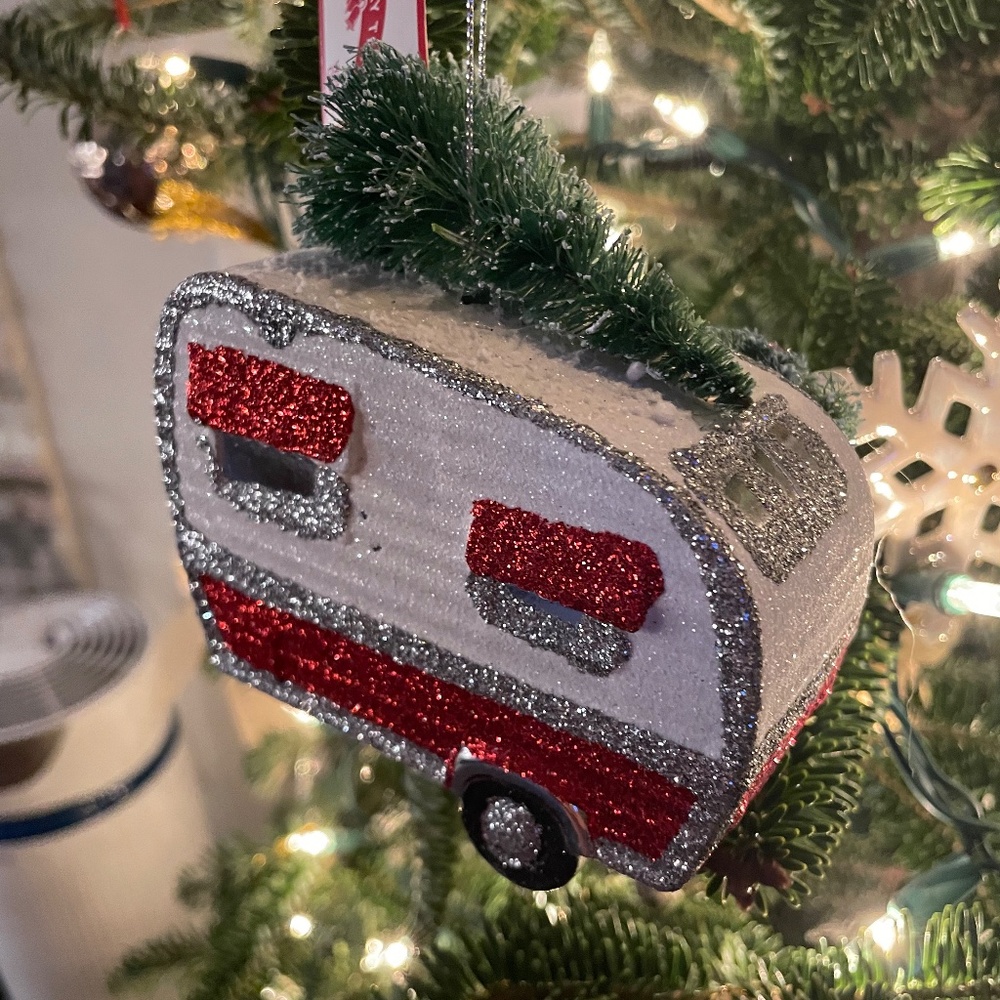 Christmas Ornament, Nostalgic Travel trailer - Picture 3 of 9